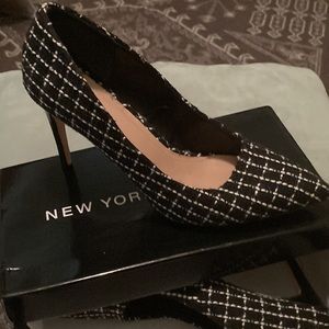 NewYork & Company Tweed Pump